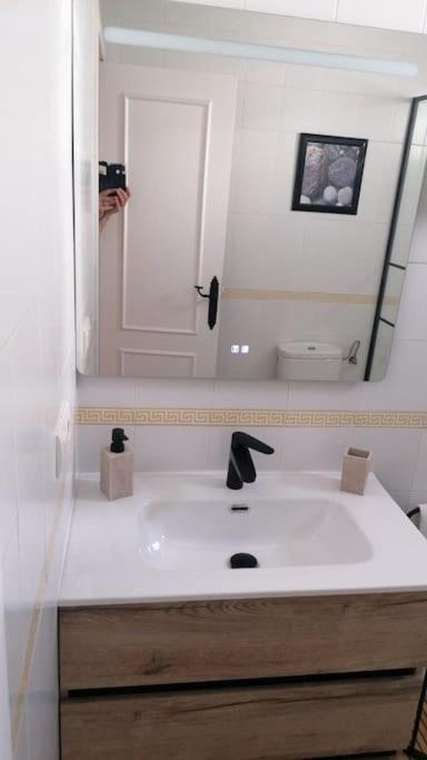 Views, Family & Private Parking In Alto Albayzin Apartment กรานาดา ภายนอก รูปภาพ