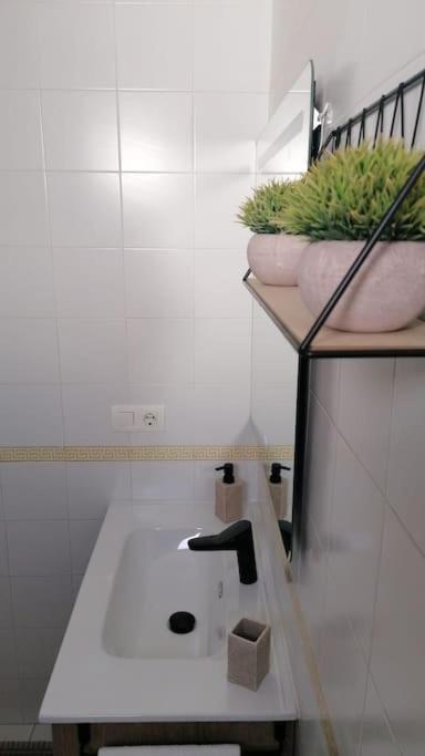 Views, Family & Private Parking In Alto Albayzin Apartment กรานาดา ภายนอก รูปภาพ